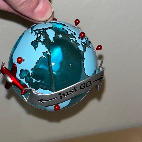 2019 Hallmark Next Stop: Adventure ornament, NIB - Picture 2 of 3